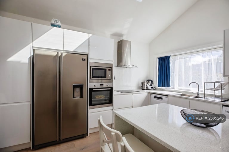 image for 2 bedroom flat in Lysia Street, London, SW6 (2 bed) (#2585246)