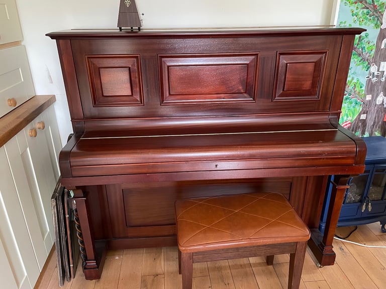Free upright piano 