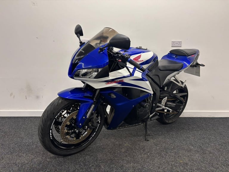 HONDA CBR600RR ** SCORPION EXHAUST - 12 MONTHS MOT - AKRA CHAIN GUARD **