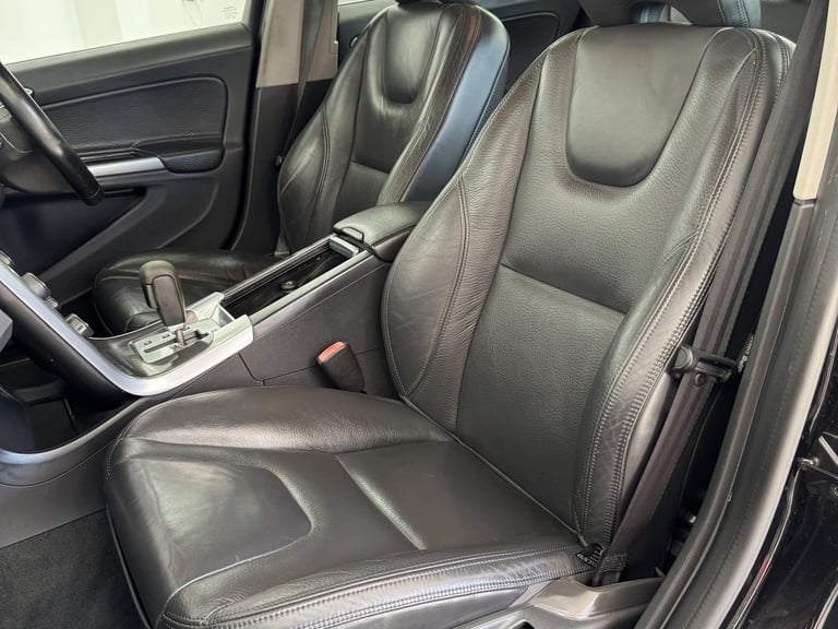 VOLVO S60 2.4 D5 SE Lux Black Auto Diesel 2010