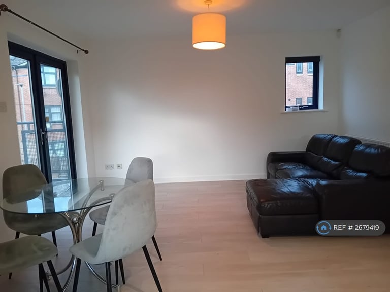 2 bedroom flat in Bold Street, Hulme, Manchester, M15 (2 bed) (#2679419)