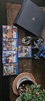 Playstation 4 PRO (3 Joy Pads and Games) 
