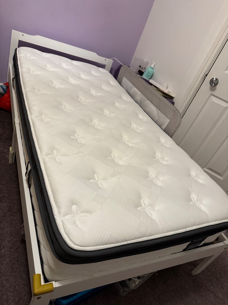 Brand new single mattress included wooden frame 