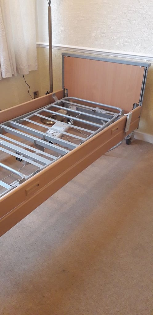 Invacare Medley Ergo Profiling electric hospital bed, With Mattress