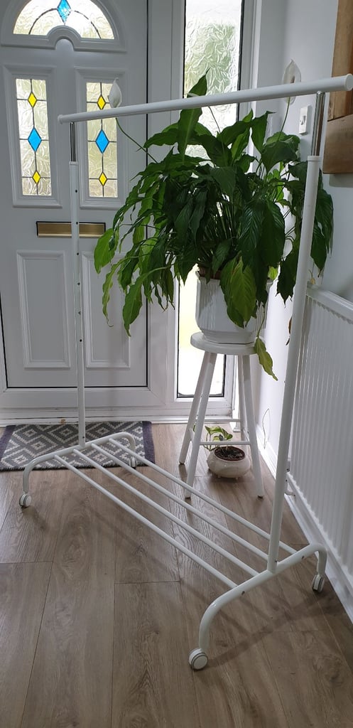 image for FREE STANDING CLOTHES RACK