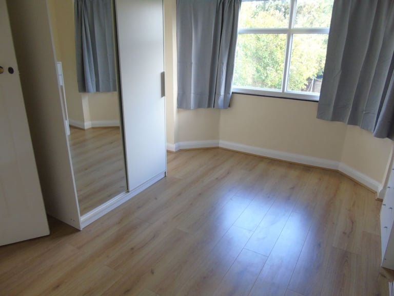 Very large 3 bedroom house for rent in the heart of Enfield EN8! Viewings start now