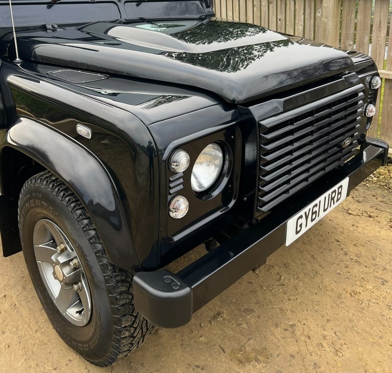 2011 - 61 Land Rover Defender 90 2.2 TDCi XS 4WD SWB Euro 5 WINDOW VAN Diesel