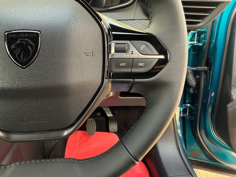 2025 Peugeot 2008 1.2 PureTech Allure 5dr ONLY 710 MILES, MAY 2028 WARRANTY,  HATCHBACK Petrol Ma...