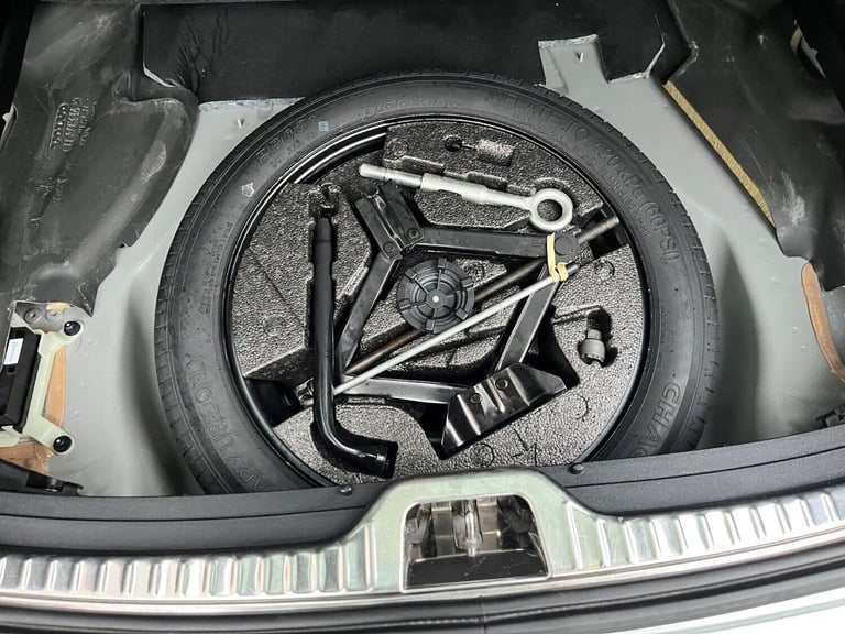 VOLVO XC60 2.0 R-Design Lux D4 (181hp) Silver Auto Diesel 2015