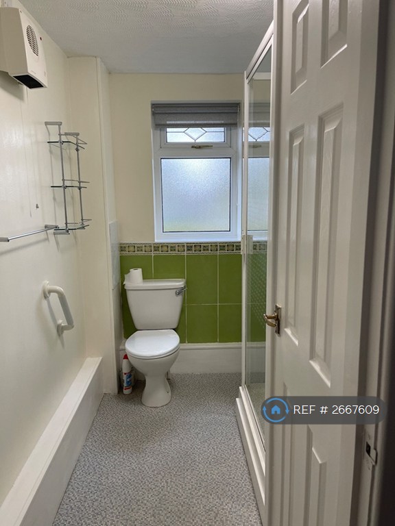 1 bedroom flat in Willow Court, Standish, Wigan, WN6 (1 bed) (#2667609)