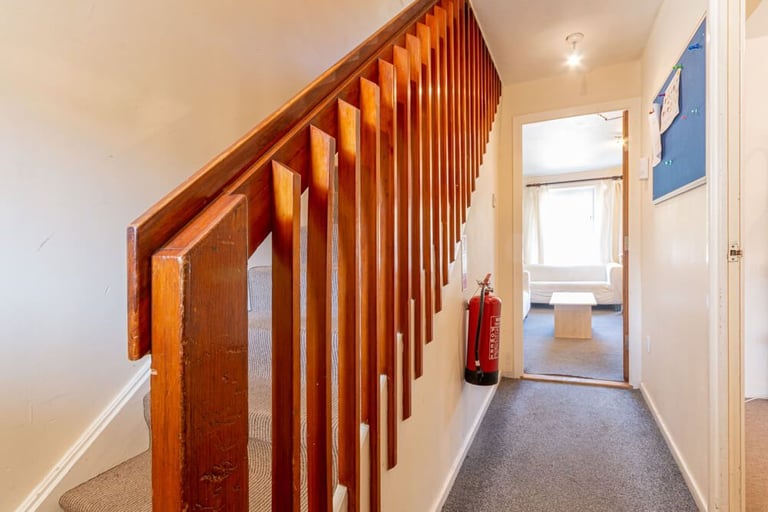  Fantastic, 3 bedroom, HMO flat over two levels, near the Pleasance – available NOW