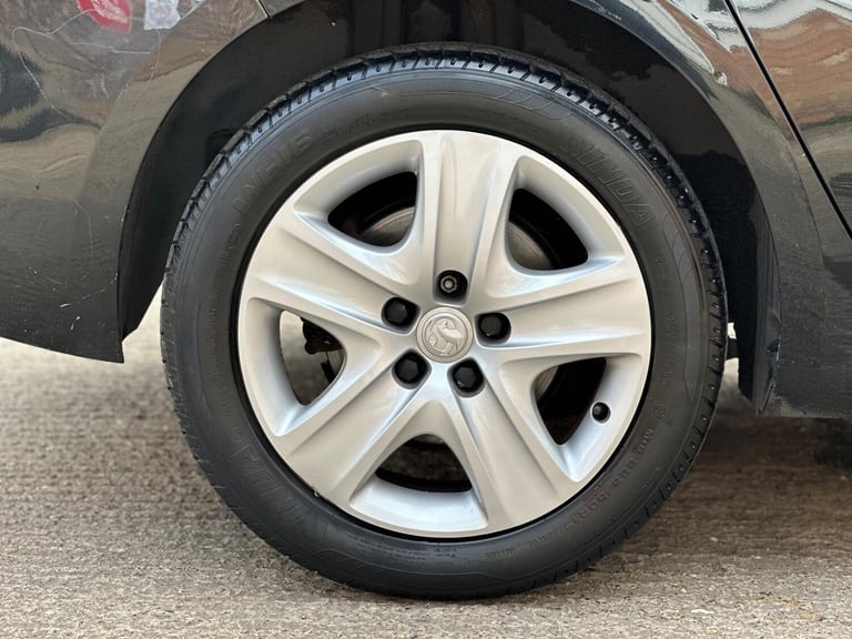 2013 Vauxhall Zafira Tourer 1.8 16V Exclusiv Euro 5 5dr Petrol