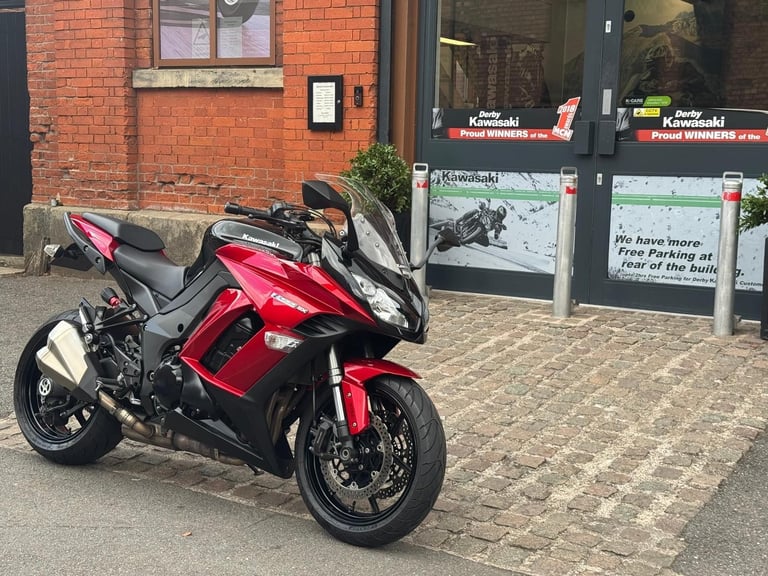 image for 2016 Kawasaki Z1000sx sports touring motorcycle in Red. 