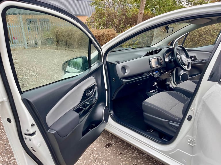 2015 Toyota Yaris 1.5 Hybrid Icon 5dr CVT ULEZ Compliance  HATCHBACK Petrol/Electric Hybrid Autom...