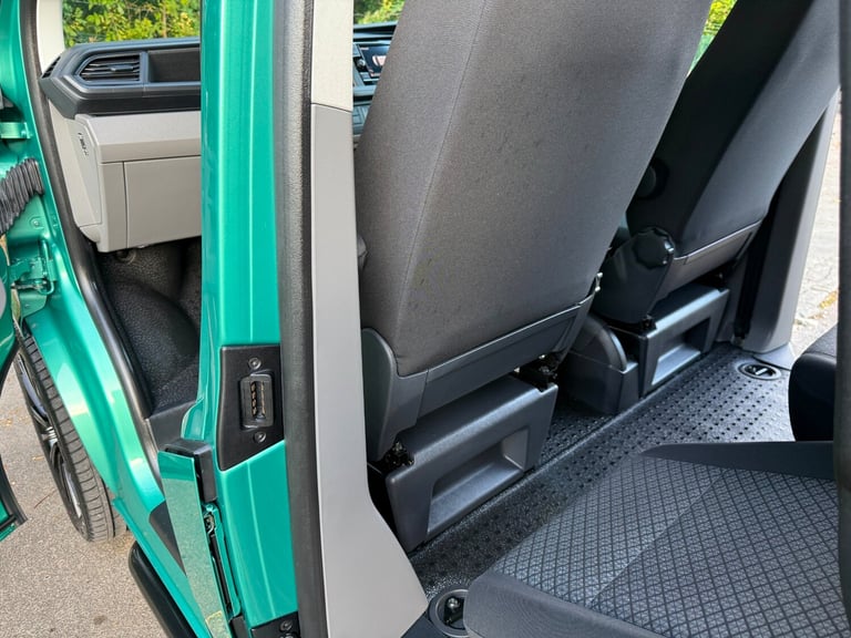 2020 VOLKSWAGEN TRANSPORTER T6.1 8 SEAT SHUTTLE SWB IN BAY LEAF GREEN - EURO