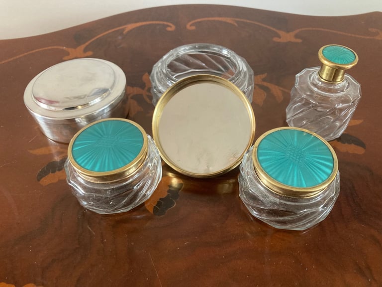 Regent Vanity Products Dressing Table items