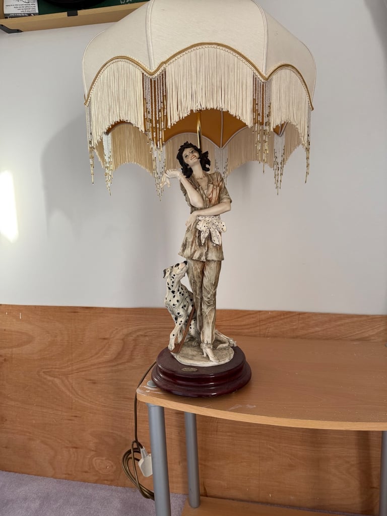 Figurine lamp 