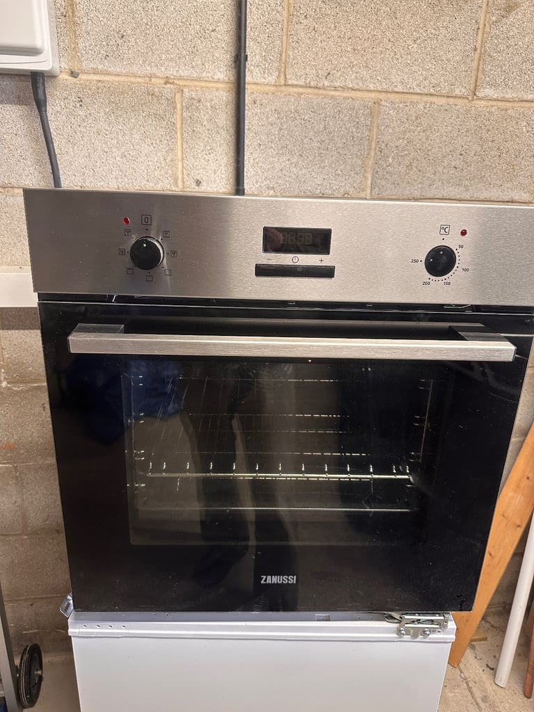 image for Zanussi ZOHTC2X2 Electric Oven