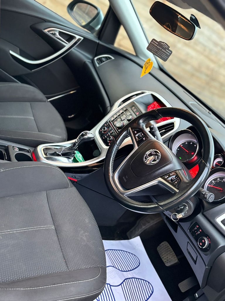 Vauxhall, ASTRA, Hatchback, 2010, automatic, 1598 (cc), 5 doors
