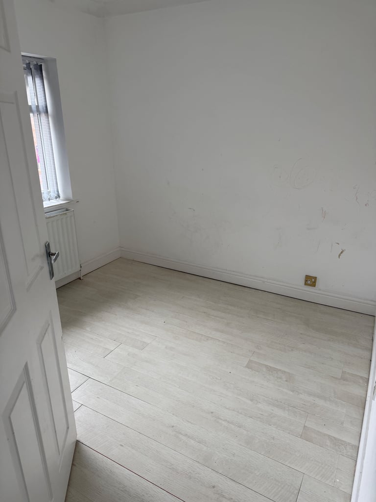 3 bedroom property for sale, excellent location, family home, with furniture, £1650