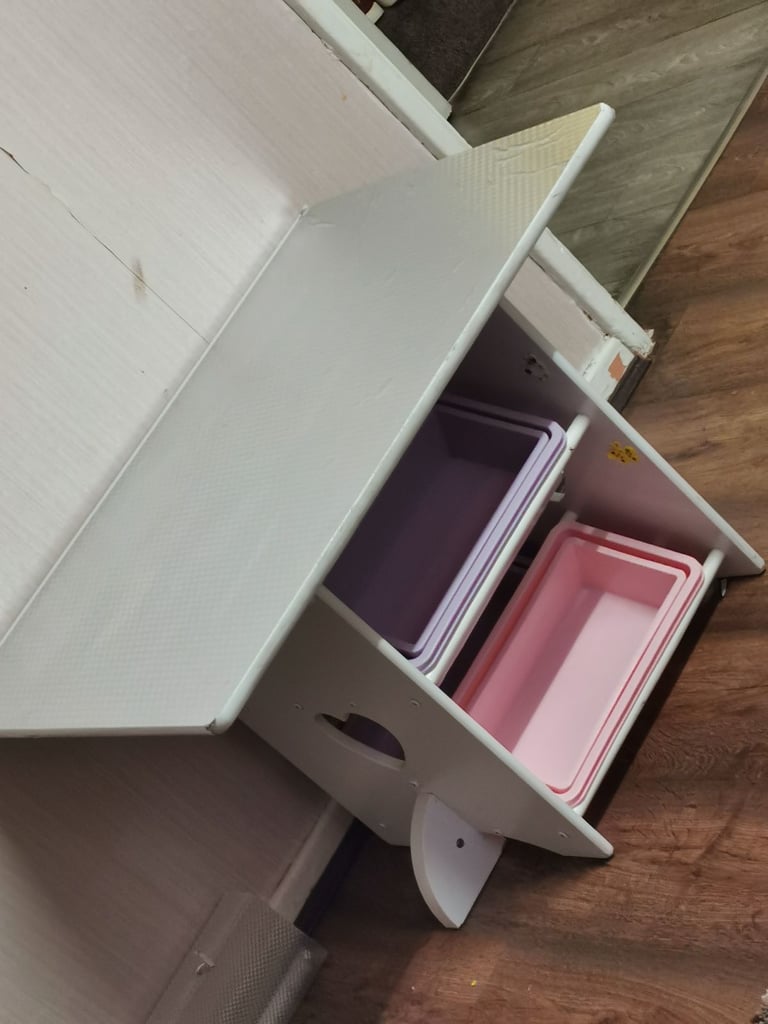 Kid's study table & writing board 