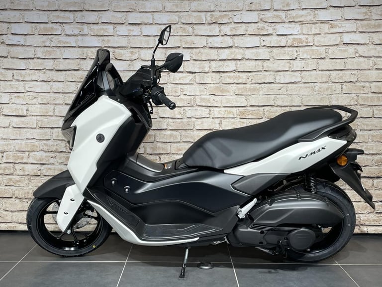 YAMAHA NMAX 125 2025 MODEL IN MILKY WHITE - IN STOCK AVAILABLE NOW !