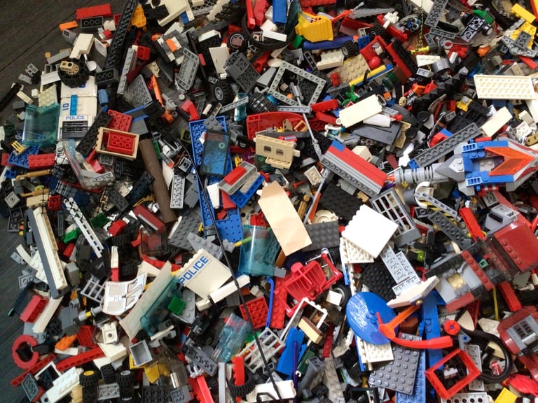 Lego 12 kg in weight, lots of parts, some Lego city, some Lego friends and stars wars etc 