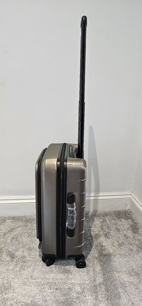 Ricardo Beverly Hills 21” Carry-On Hardcase Spinner Suitcase Luggage