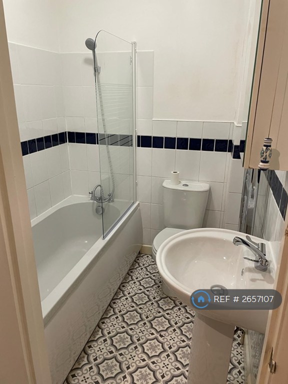 2 bedroom flat in Church Road, Guildford, GU1 (2 bed) (#2657107)