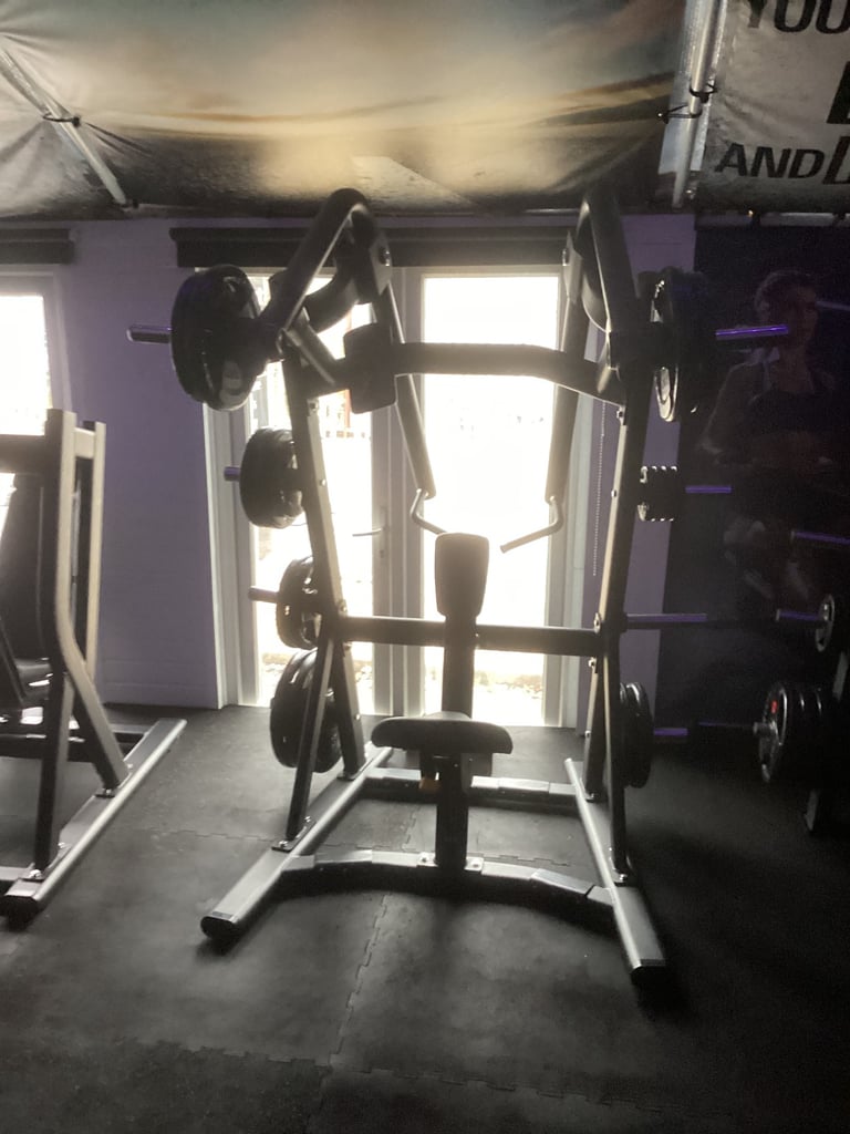 Iso - Lateral D.Y.Row. Plate loaded.