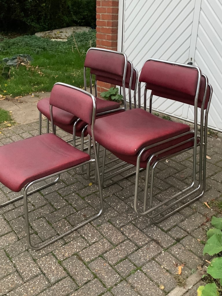 7 stackable chairs 