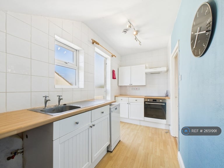 2 bedroom flat in Midland Road, Gloucester, GL1 (2 bed) (#2651991)