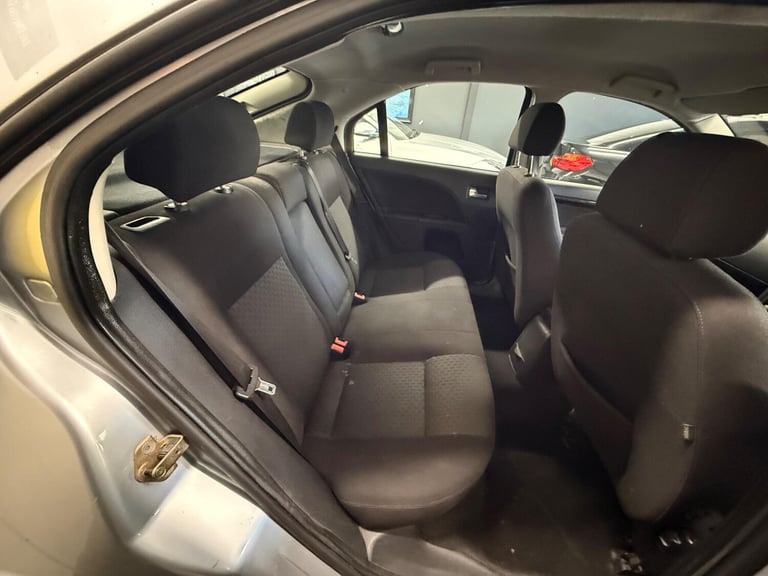 2006 Ford Mondeo 2.0 Ghia 5dr HATCHBACK Petrol Manual