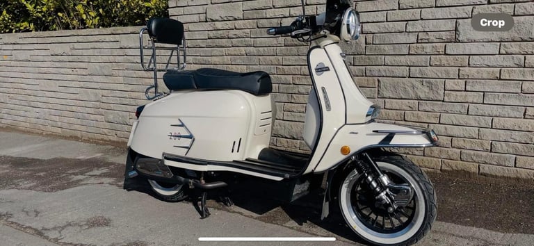 Royal Alloy GP 200 LC scooter