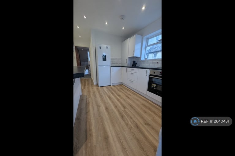 3 bedroom flat in Wincheap, Canterbury, CT1 (3 bed) (#2640431)