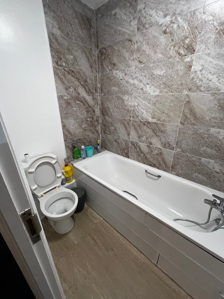 THREE BEDROOM GROUND FLOORS FLAT TO LET AT WICK ROAD HACKNEY LONDON E9 5AN 