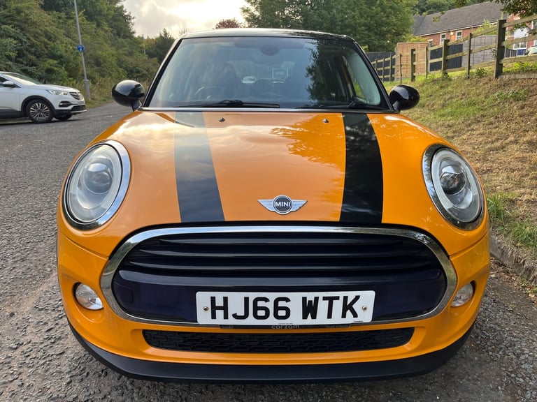 MINI COOPER 1.5 PETROL 5 DOOR. STUNNING LOOKING LONG MOT