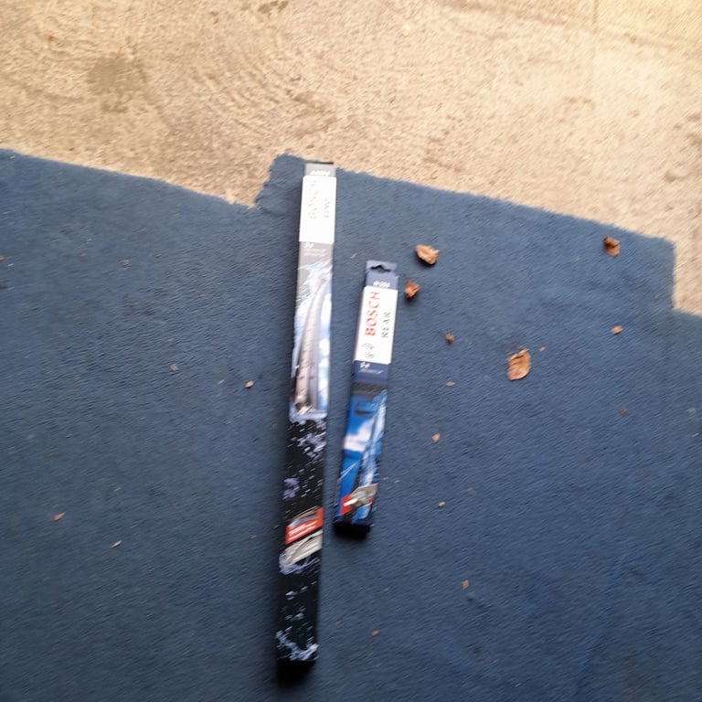 Bosch car wiper blades full set and rear.