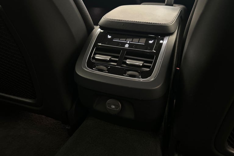 2022 Volvo V90 Plus, B4 mild hybrid, Petrol, Dark ESTATE Petrol/Electric Hybrid Automatic