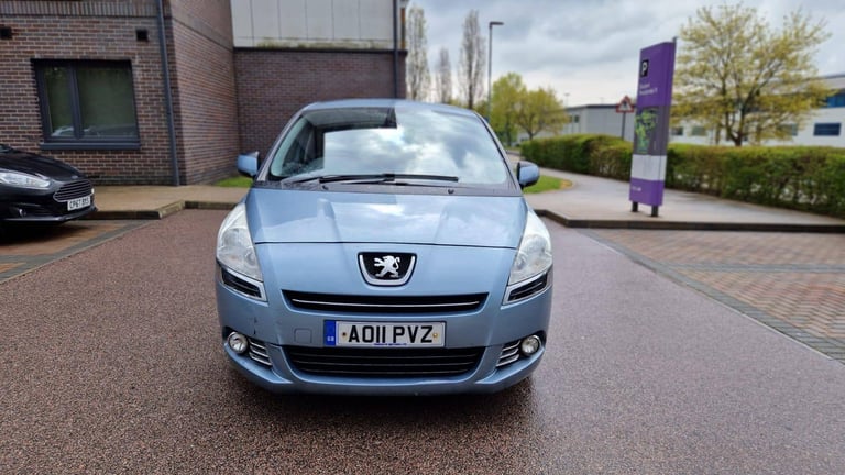 2011 Peugeot 5008