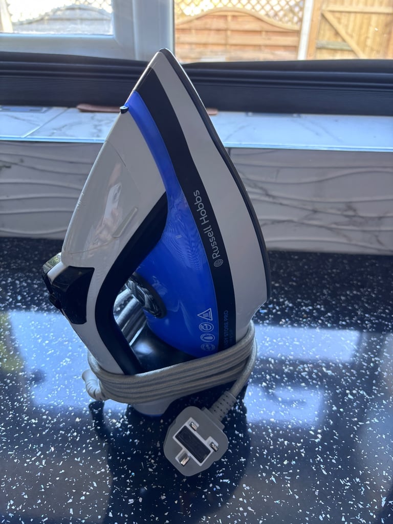 image for Russell Hobbs Steam Iron - Easy Store Pro - Good Condition 