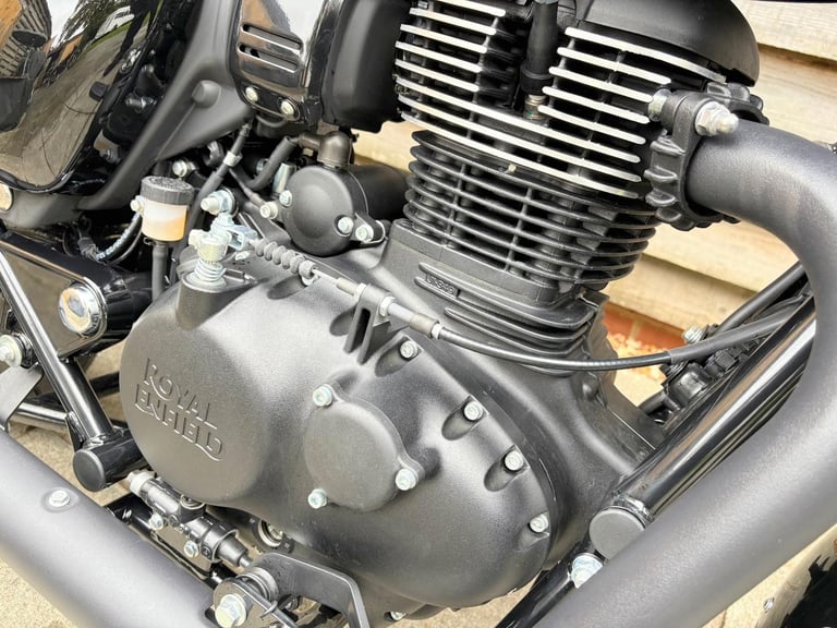 2024 / 24 Royal Enfield METEOR 350 £2750 Blue 134 miles.