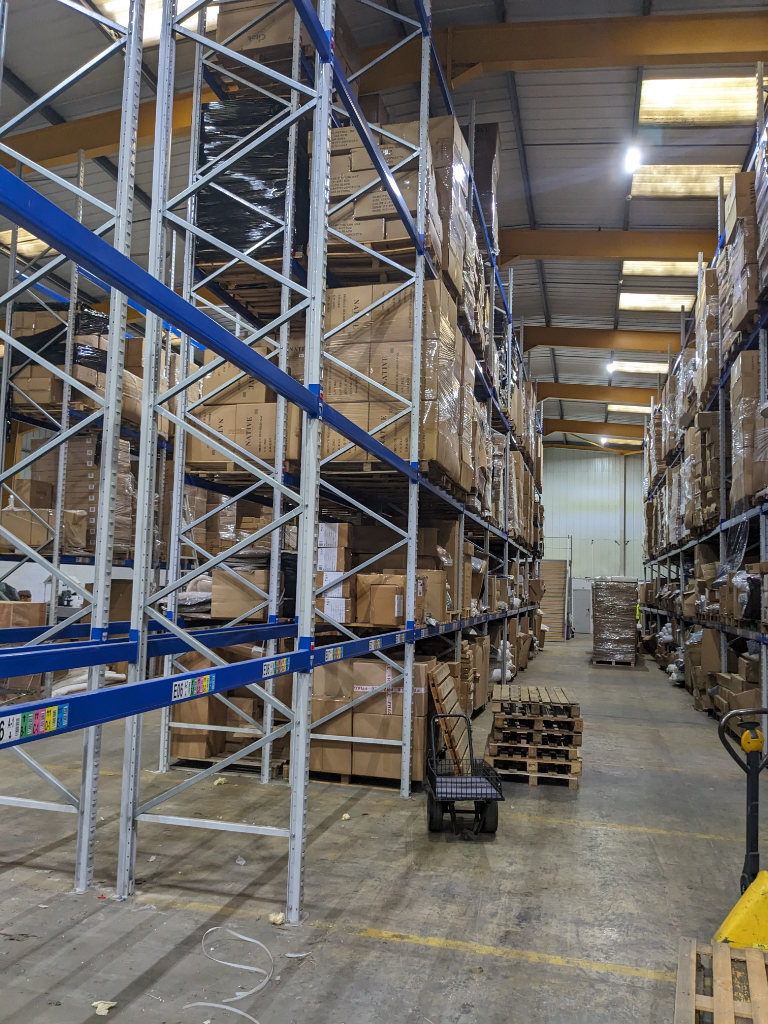 Apex Heavy Duty Pallet Racking Upright 8m x 1100mm Beams 2.7m in