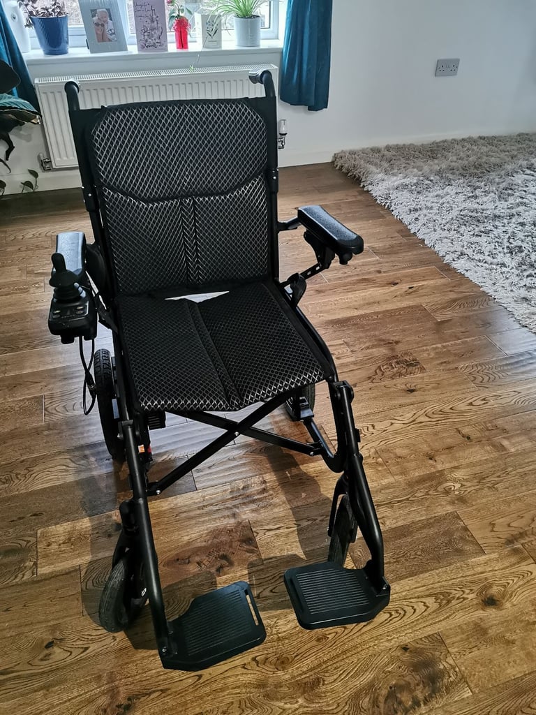Electric folding wheelchair 