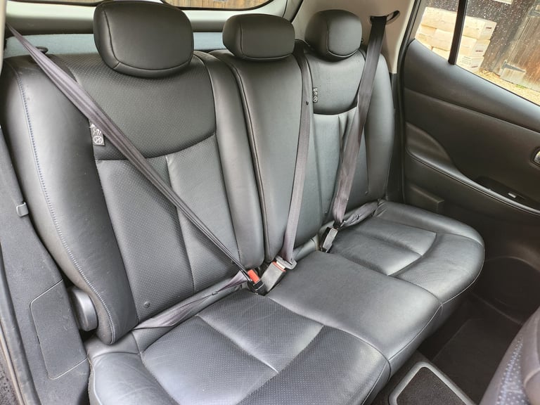 2017 Nissan Leaf Tekna 30kWh Auto with Full Service History and a New MOT HATCHBACK Electric Auto...