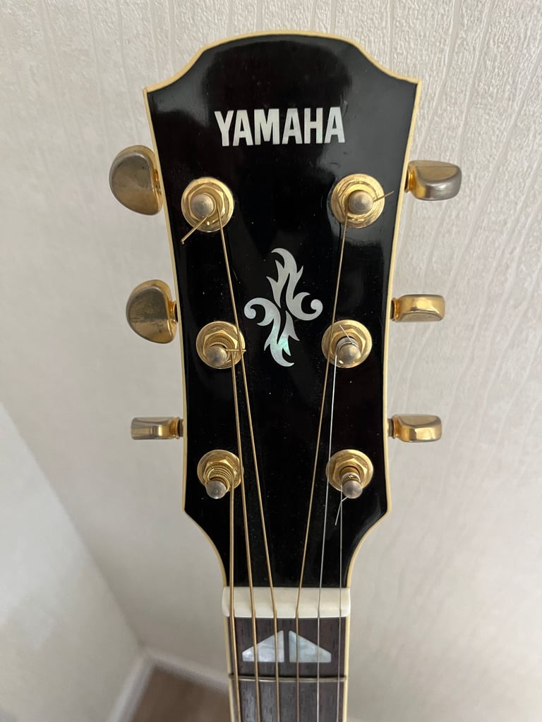 Yamaha APX100 acoustic guitar