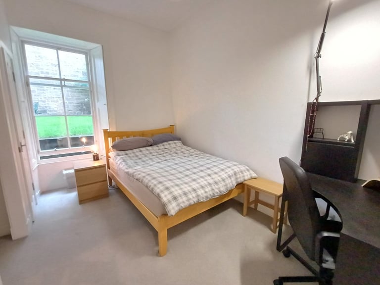 2 bedroom flat in Millerfield Place, Meadows, Edinburgh, EH9 1LW