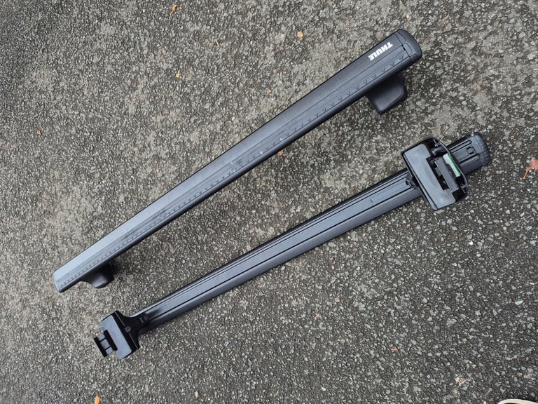 THULE roof bars black