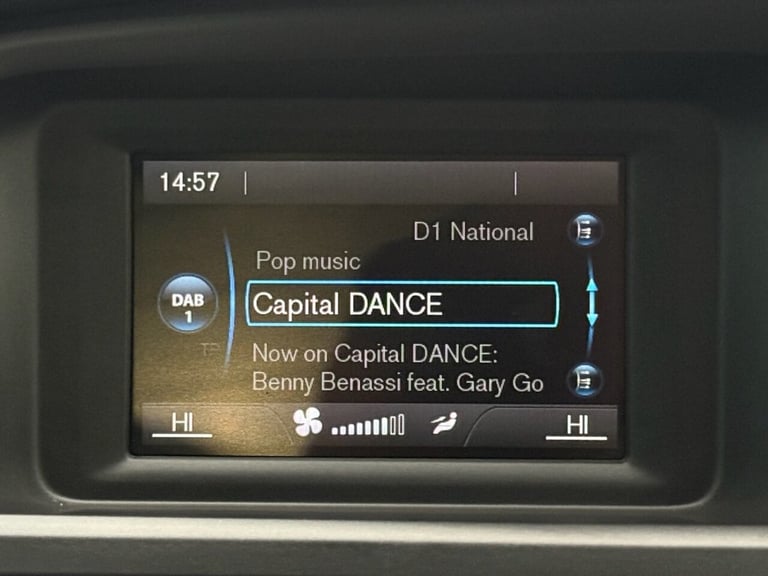 2017 17 VOLVO V40 2.0 T2 MOMENTUM HATCHBACK 5DR PETROL MANUAL EURO 6 (S/S) (122 