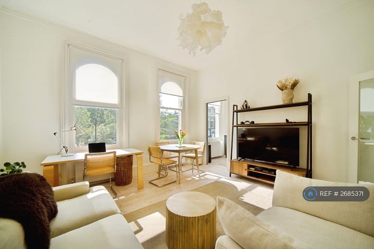 1 bedroom flat in Dartmouth Park, London, NW5 (1 bed) (#2685371)